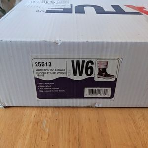 Xtratuf Salmon sisters 15" legacy jelly fish boots